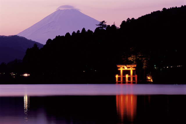 芦ノ湖と富士山（鳥居）６